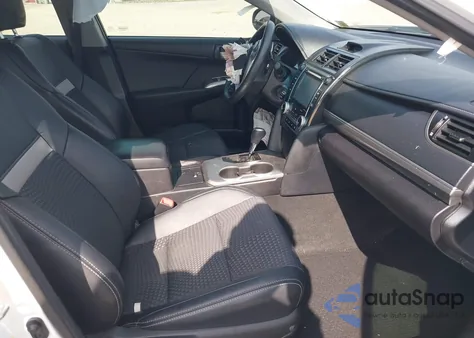 2014 Toyota Camry Se z USA, uszkodzony, nr VIN 4T1BF1FK4EU823564